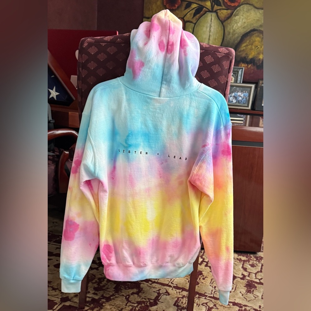 **BRAND NEW** FORWARD TIE-DYE HOODY- WORN BY JASON SUDEIKIS - GOLDEN GLOBES (M) - Picture 4 of 12